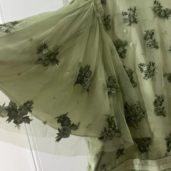 Ivy City Co Anastasia Dress in Sage - Picture 5 of 8